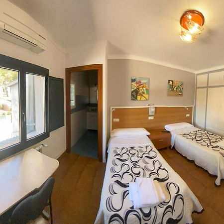 Hotel Les Roques Báscara Buitenkant foto