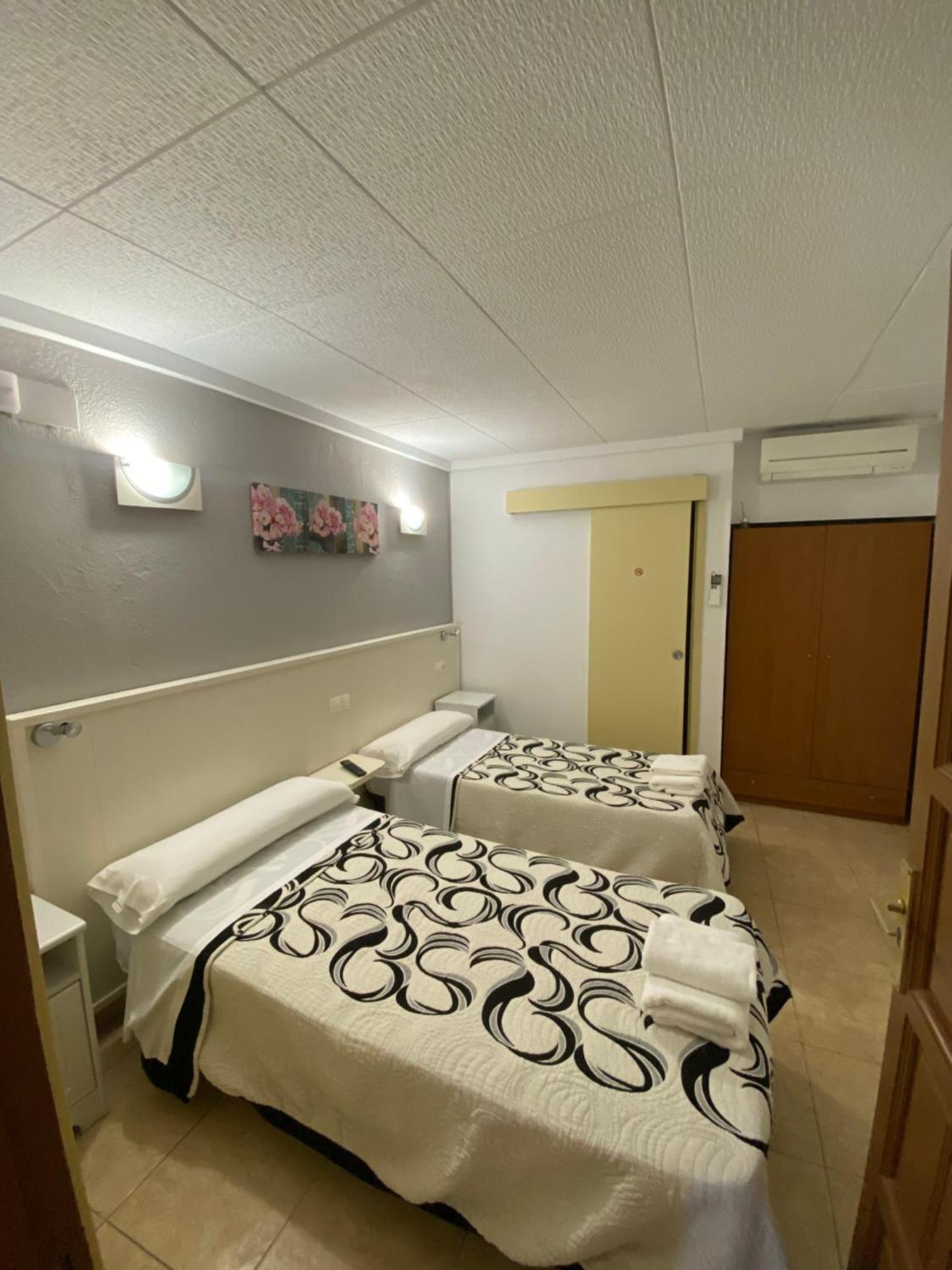 Hotel Les Roques Báscara Buitenkant foto