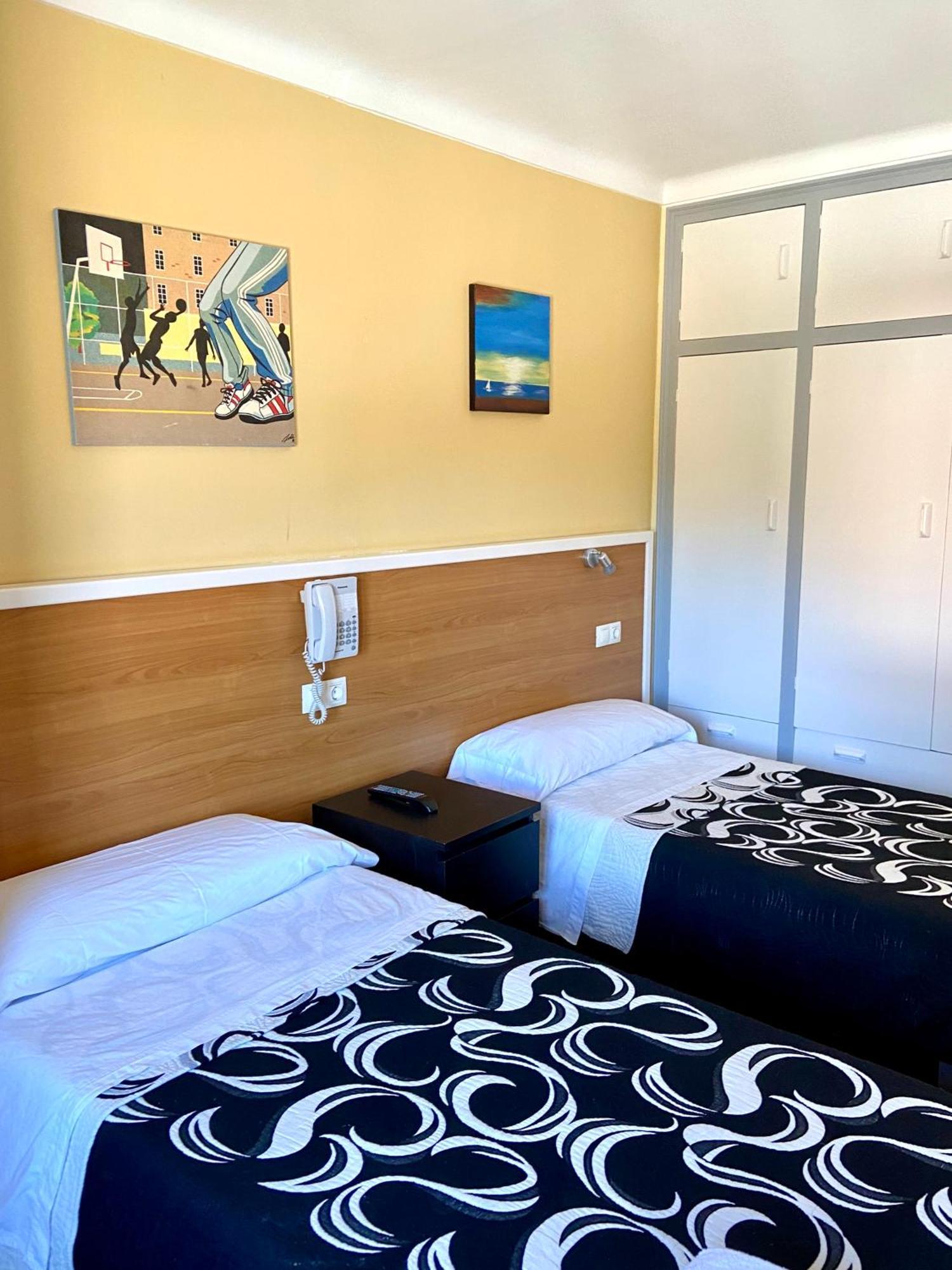 Hotel Les Roques Báscara Buitenkant foto