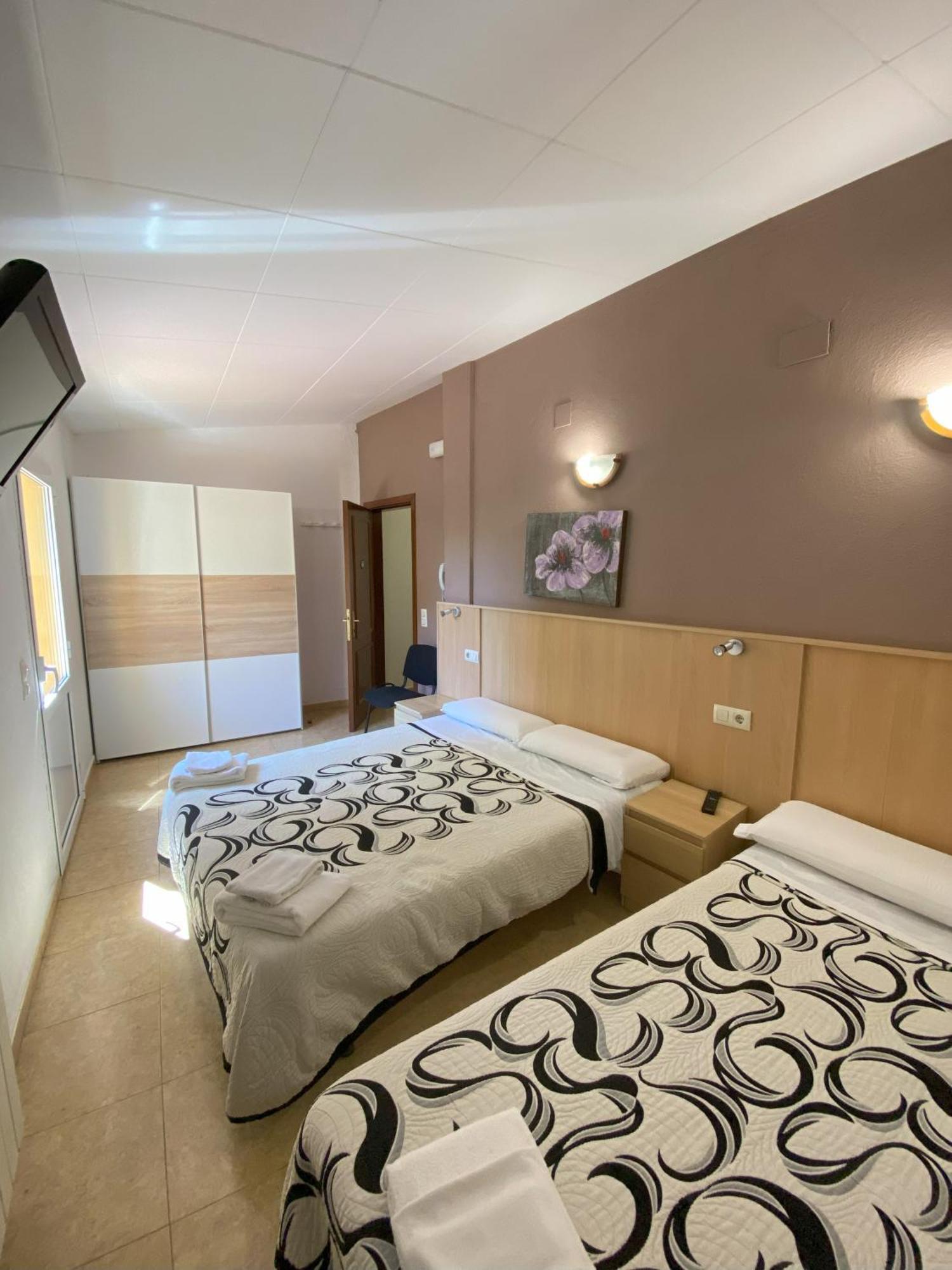 Hotel Les Roques Báscara Buitenkant foto