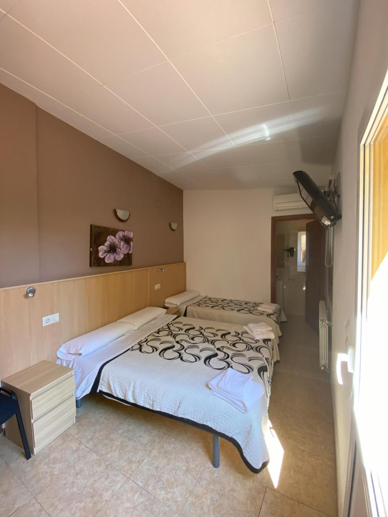 Hotel Les Roques Báscara Buitenkant foto