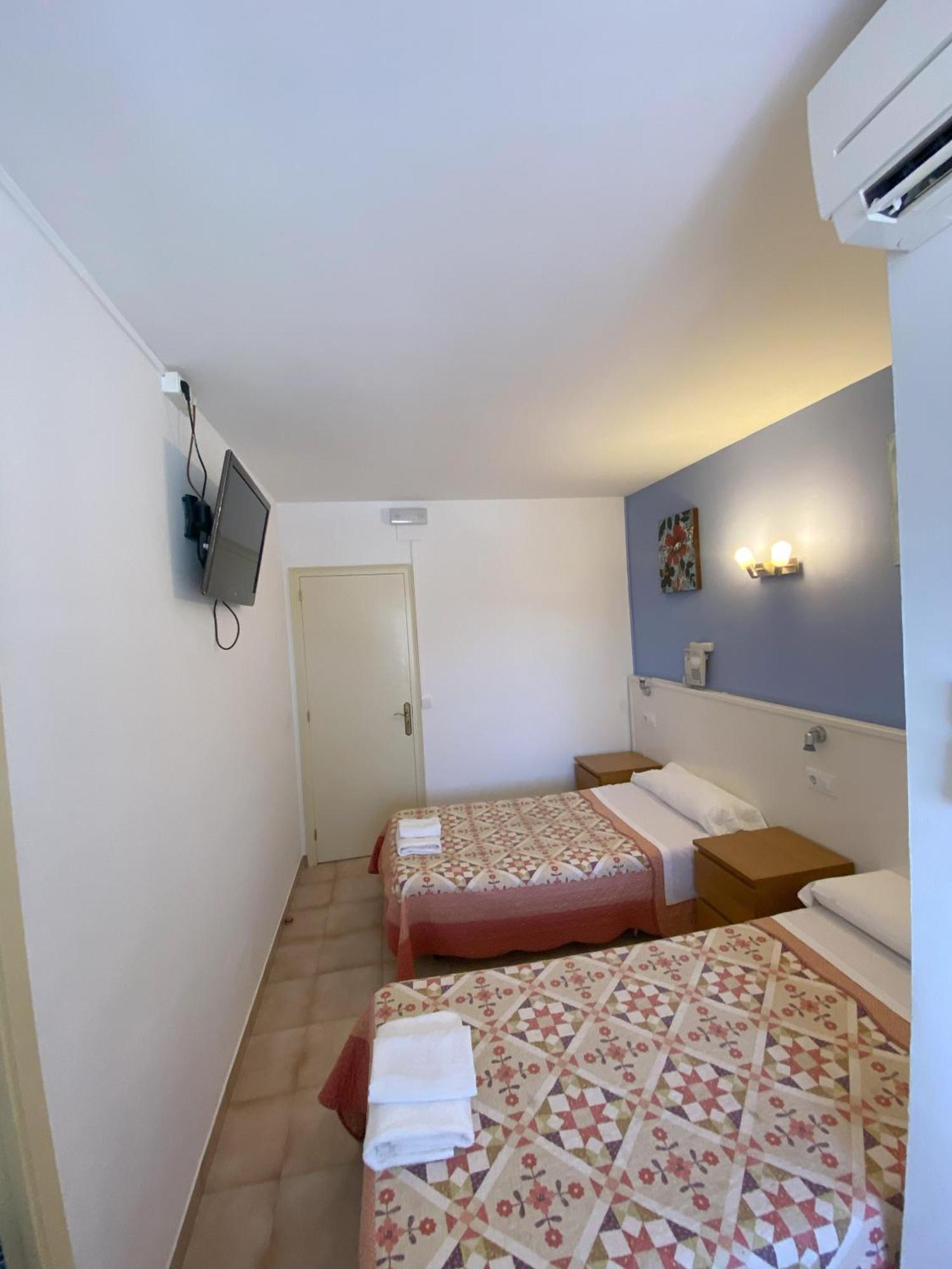 Hotel Les Roques Báscara Buitenkant foto