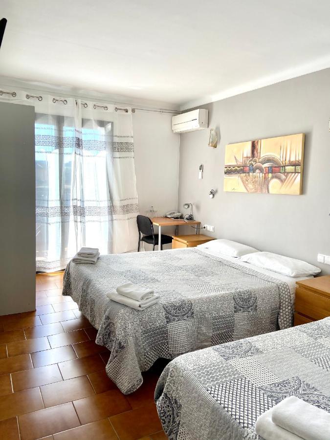 Hotel Les Roques Báscara Buitenkant foto